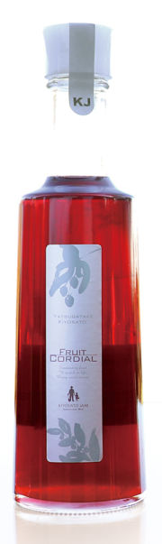 冷涼な気候と紫外線を好み、まさに八ヶ岳が栽培適地。カシスアントシアニンは、眼疲労、抹消血流の改善に効果が期待されると言われてるミラクルフルーツです。 フルーツコーディアル:ブラックカシス