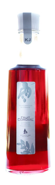 別名赤房すぐりと呼ばれるルビー色の美しい房状の果実。
地元小淵沢産のレッドカラントを贅沢に酸味が特徴のルビー色のドリンクに仕上げました。 フルーツコーディアル:レッドカラント