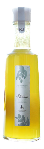 山梨県一のゆずの里〈増穂町〉の太陽を燦々と浴びたゆずを使用。柑橘系の爽やかな香りとほのかな大人の苦味を楽しめます。 フルーツコーディアル:ゆず